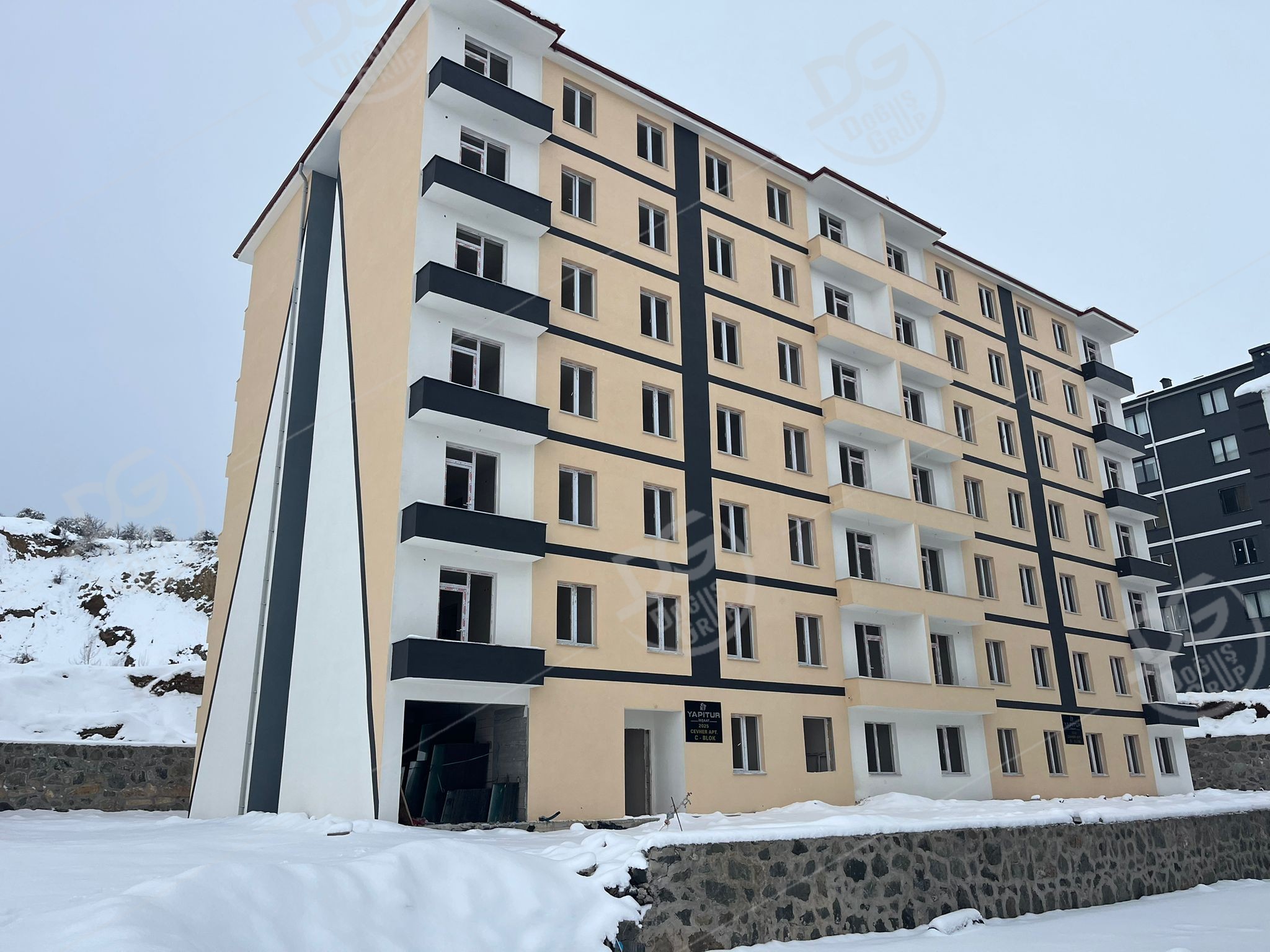 ÜNİVERSİTE YOLUNDA YAPITUR DA SATILIK 2+1 DAİRE