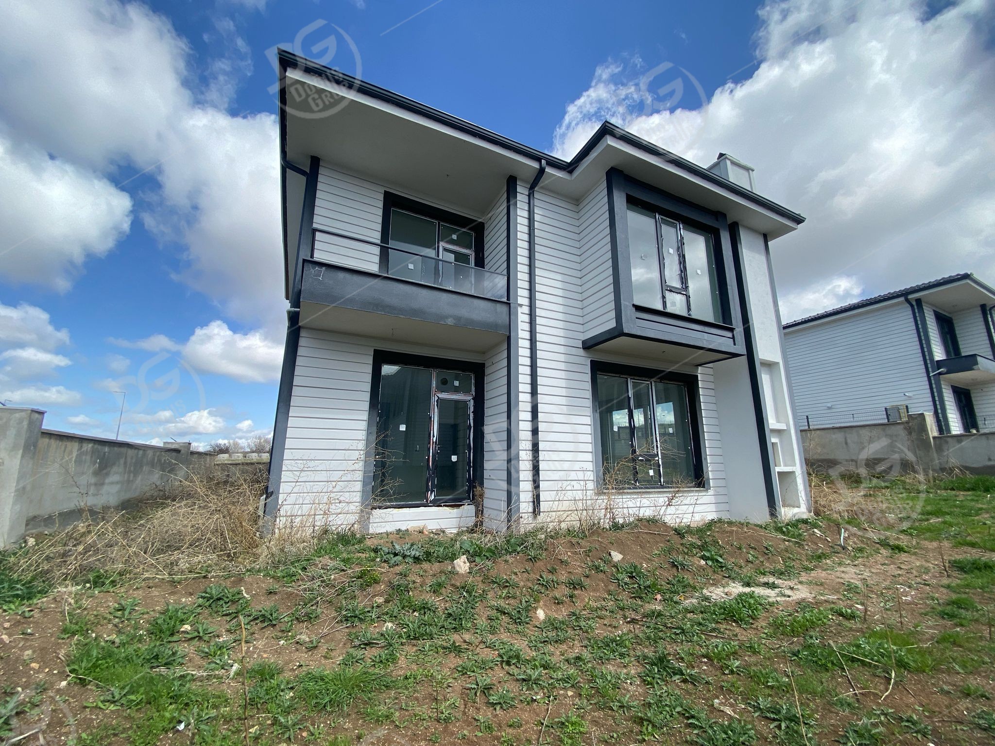 GÜNEYKENT VİLLALARINDA HIZLI TRENE YAKIN 4+1 SATILIK VİLLA
