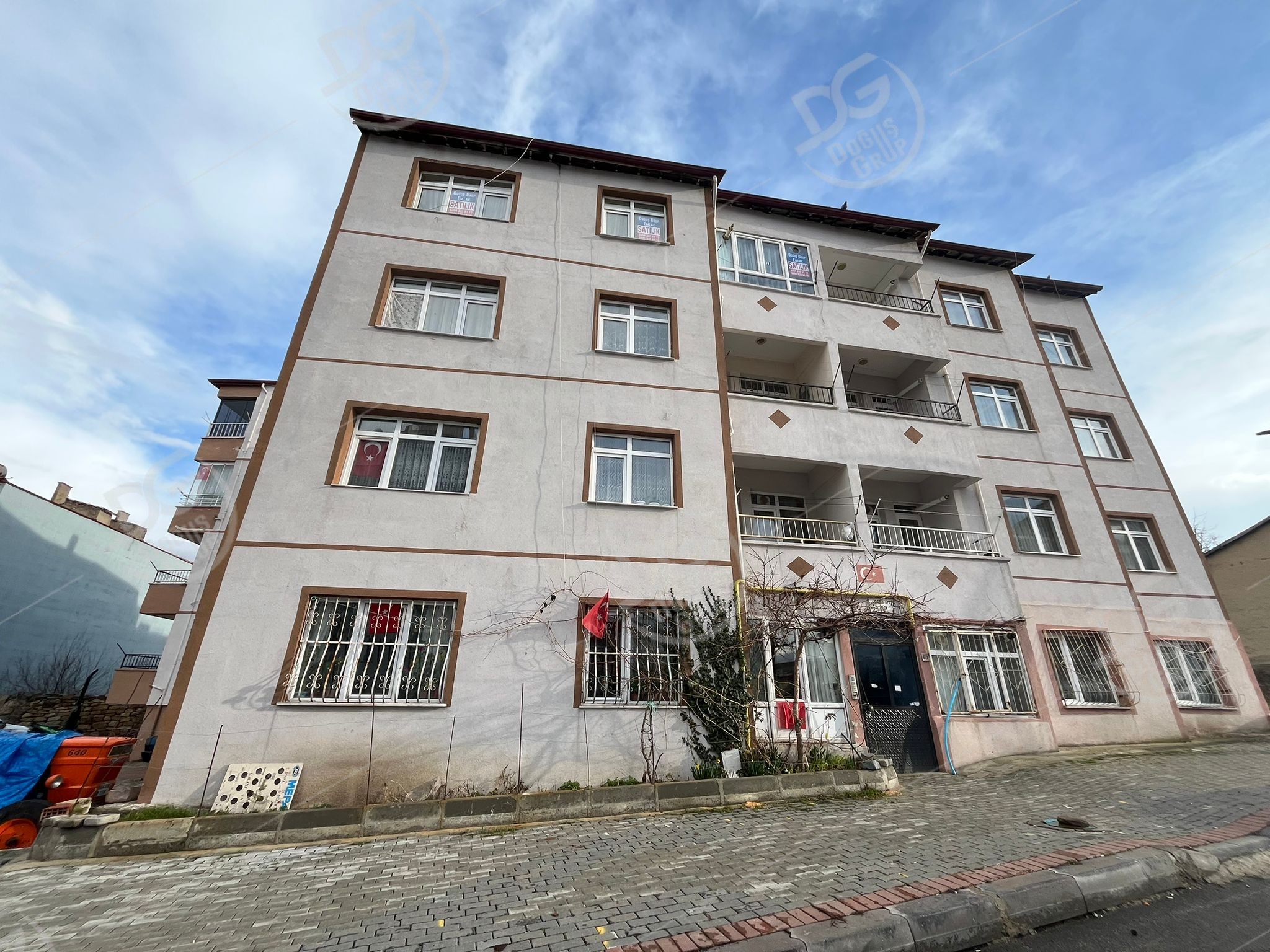 BAKICI APARTMANINDA  SATILIK 3+1 DAİRE