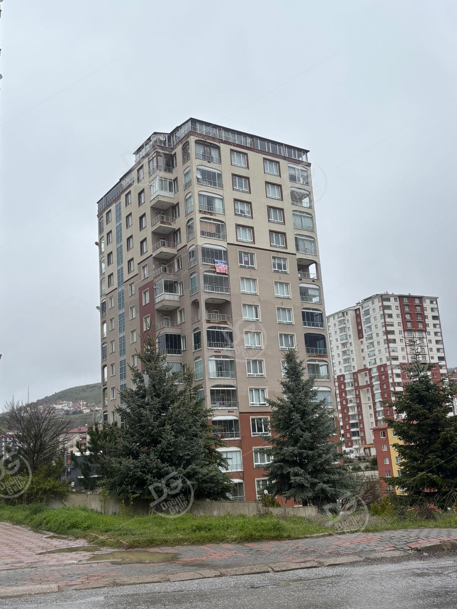 YOZGAT PARKA YÜRÜME MESAFESİNDE ARA KAT 3+1 SATILIK DAİRE