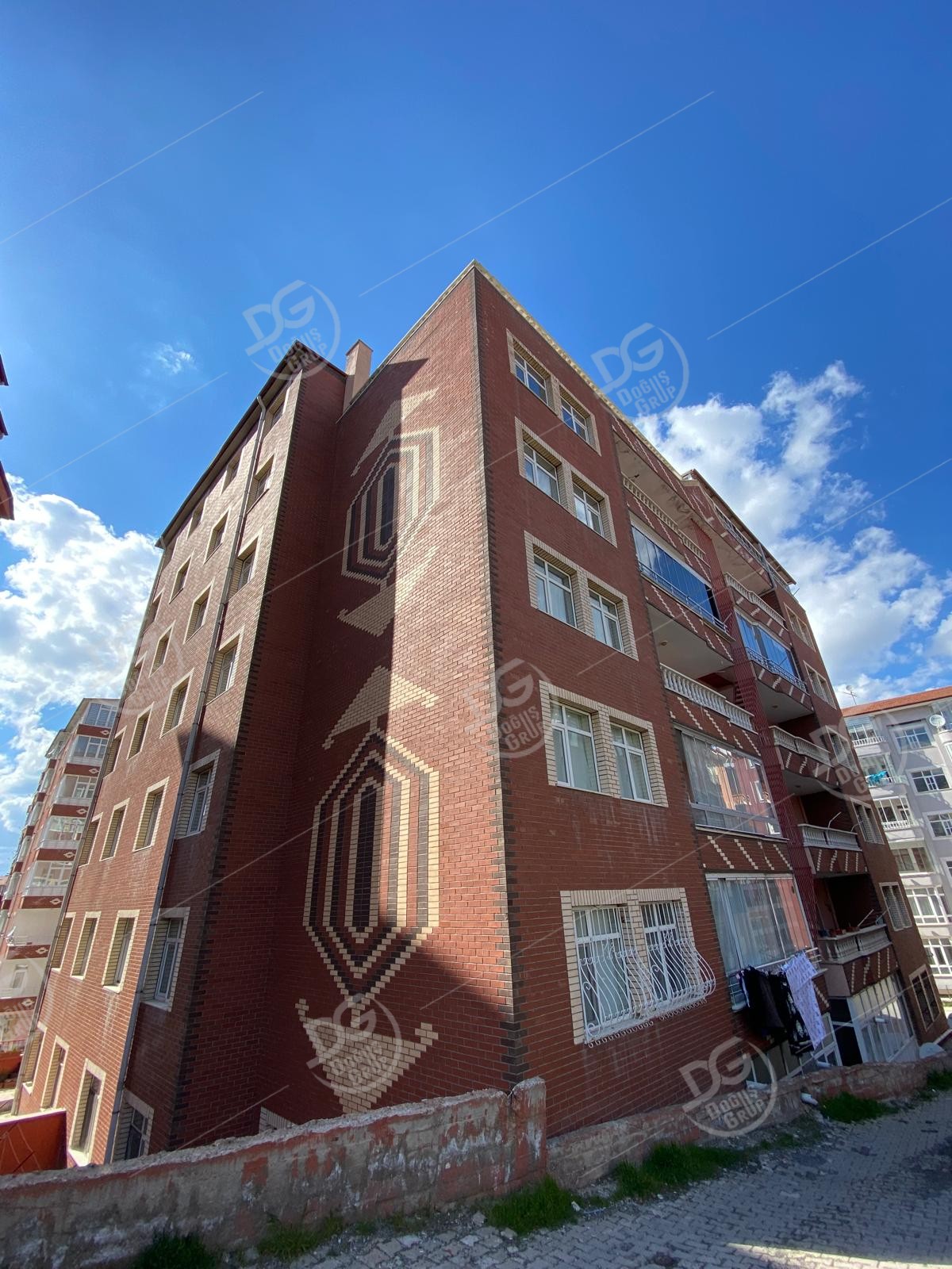 GÜZELTAŞ SİTESİNDE ARA KAT 3+1 SATILIK DAİRE