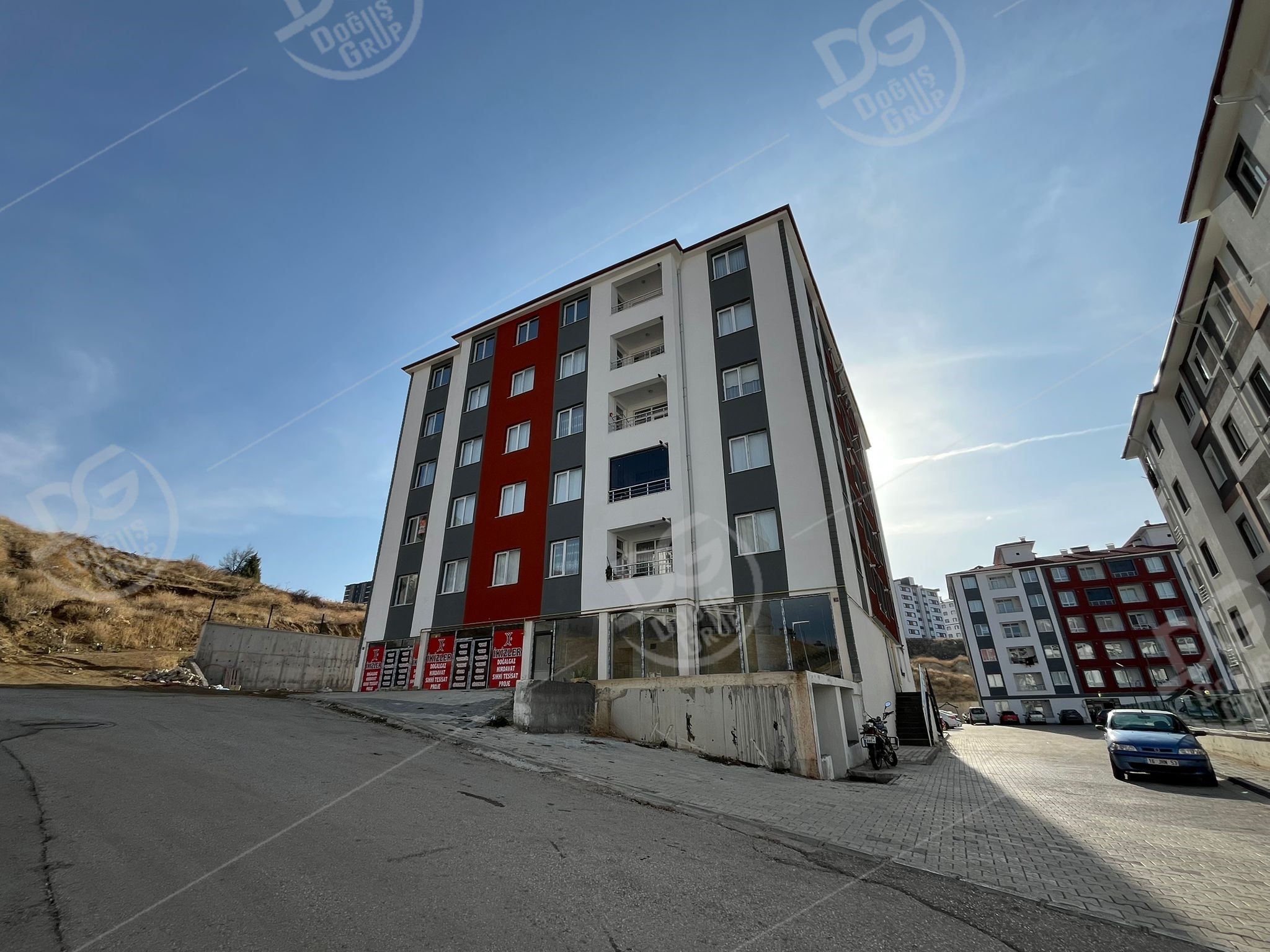 ÜNİVERSİTE BÖLGESİNDE KİRACILI ARA KAT 3+0 SATILIK DAİRE