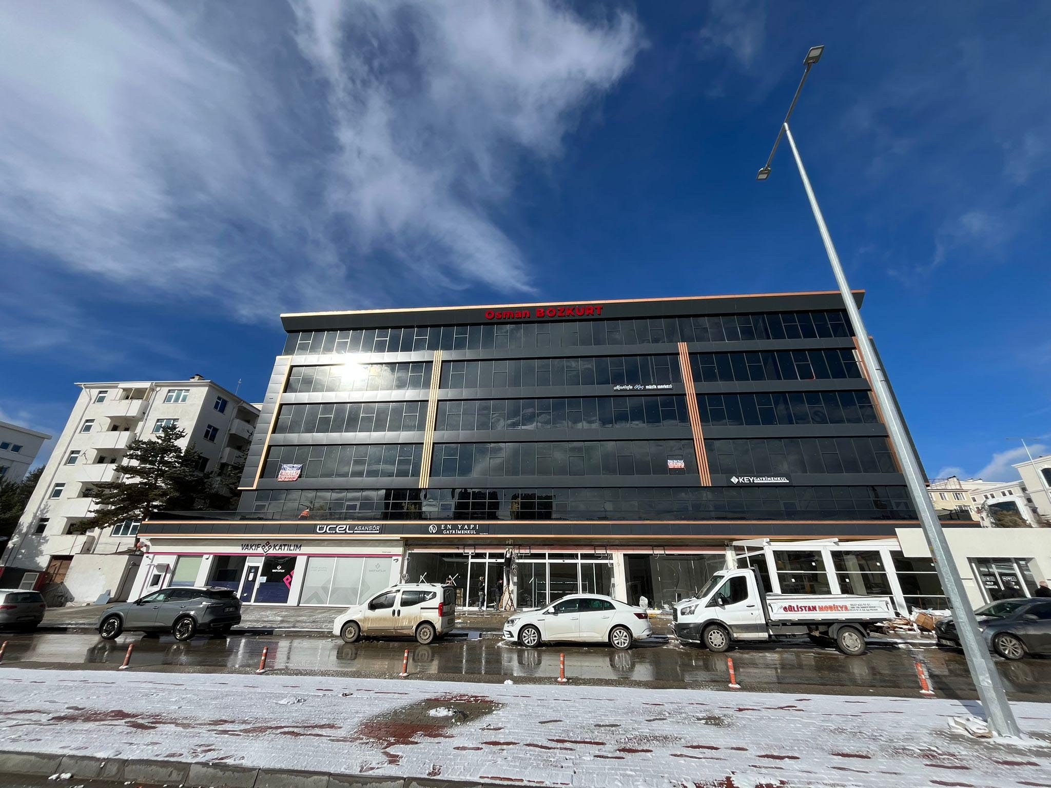 OSMAN BOZKURT İŞ MERKEZİNDE KİRALIK OFİS