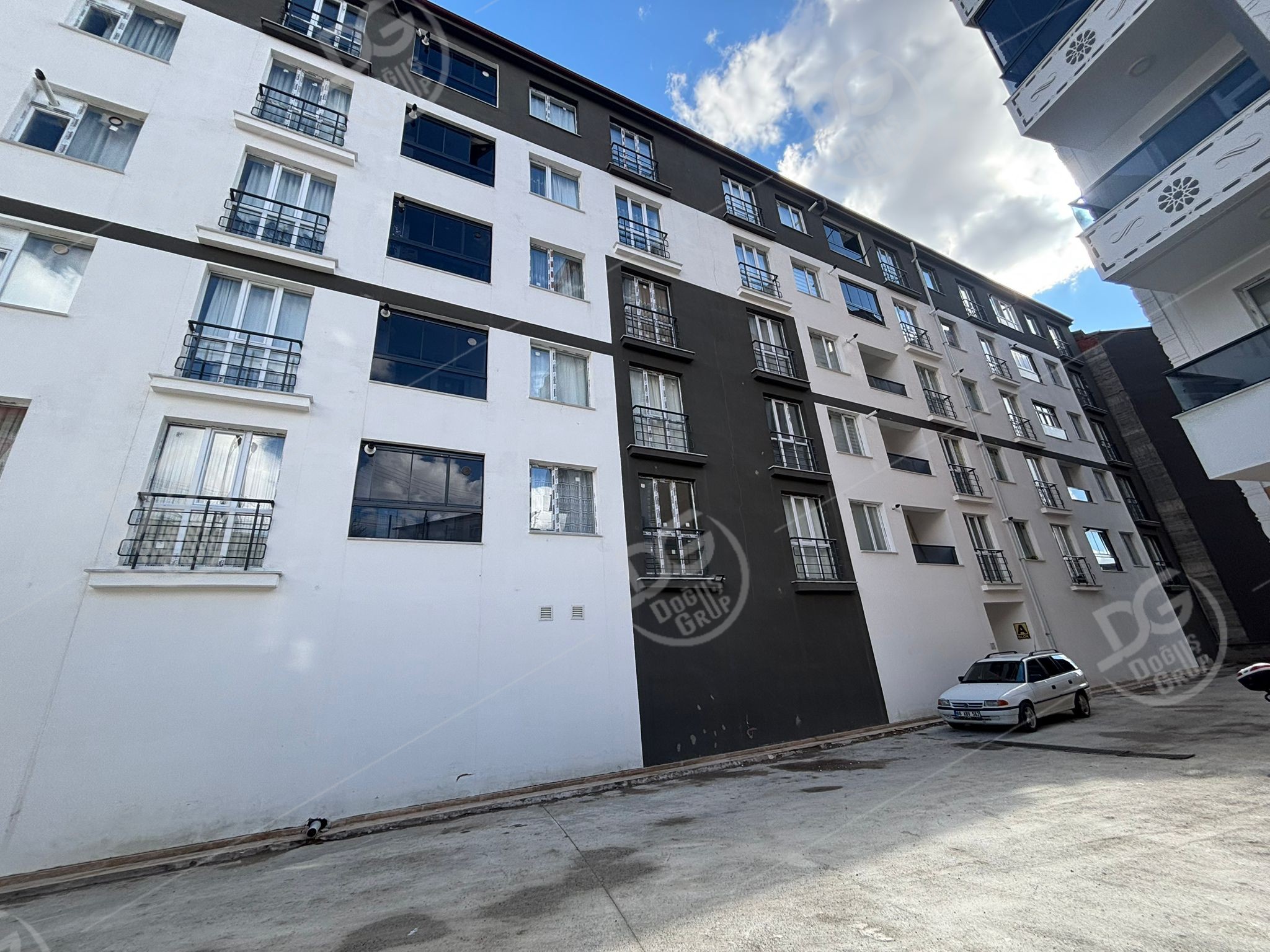 İL ÖZEL İDARESİ ARKASI ARAKAT 2+0 SATILIK DAİRE