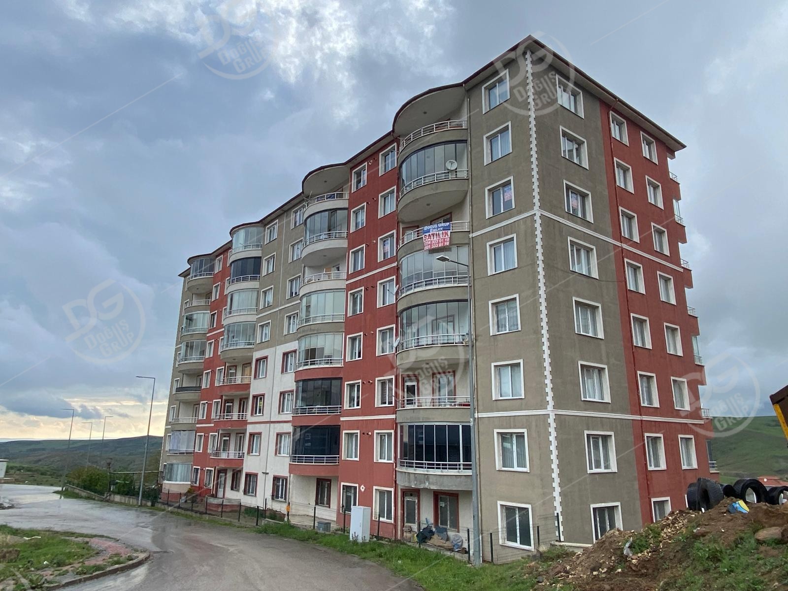ÜNİVERSİTE YOLU ÜZERİ ARA KAT 4+1 SATILIK DAİRE