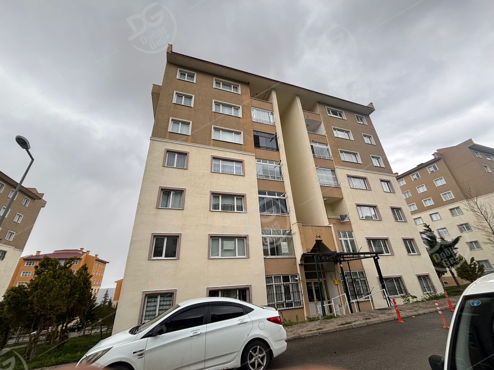 ÜNİVERİSTE YOLU TOKİ KONUTLARINDA 3+1 ARA KAT SATILIK DAİRE
