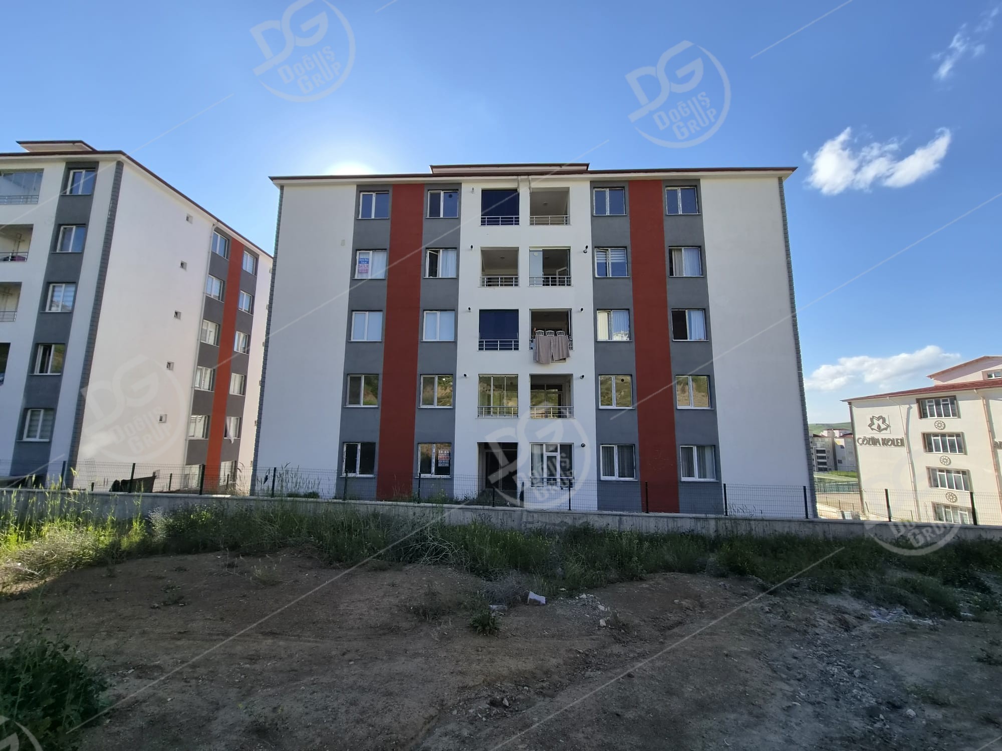 ÜNİVERSİTE YOLU ÜZERİ ARAKAT 3+0 EŞYALI KİRACILI DAİRE