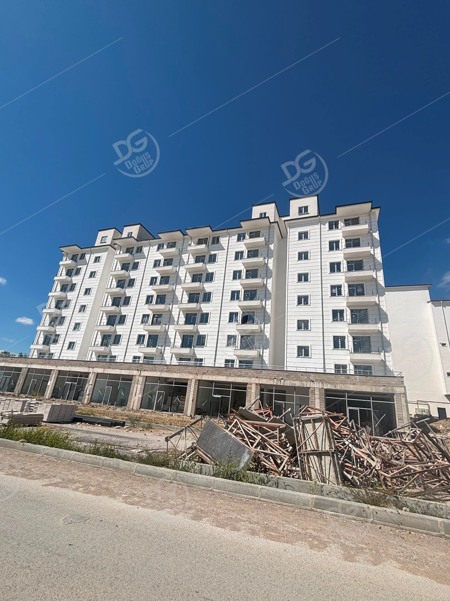ÜNİVERSİTE YOLUNDA ARA KAT 1+1 SATILIK DAİRE