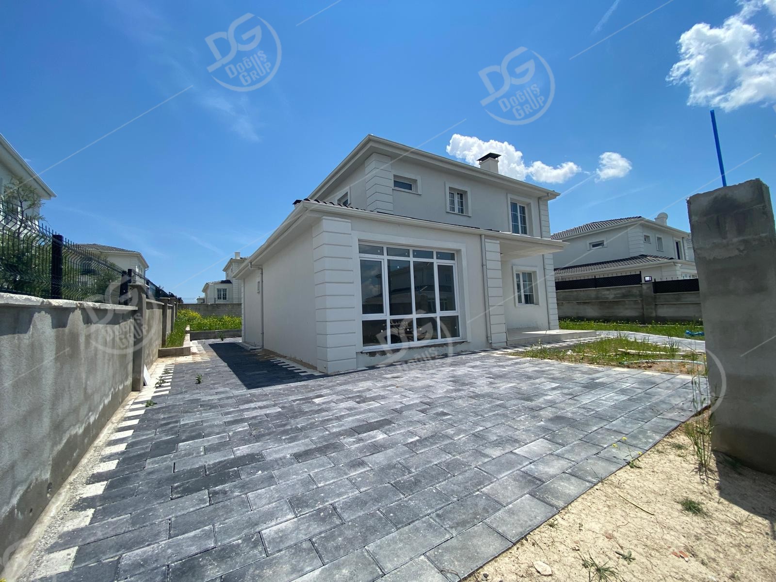 GÜNEYKENT VİLLALARINDA FULL+FULL 4+1 SATILIK VİLLA