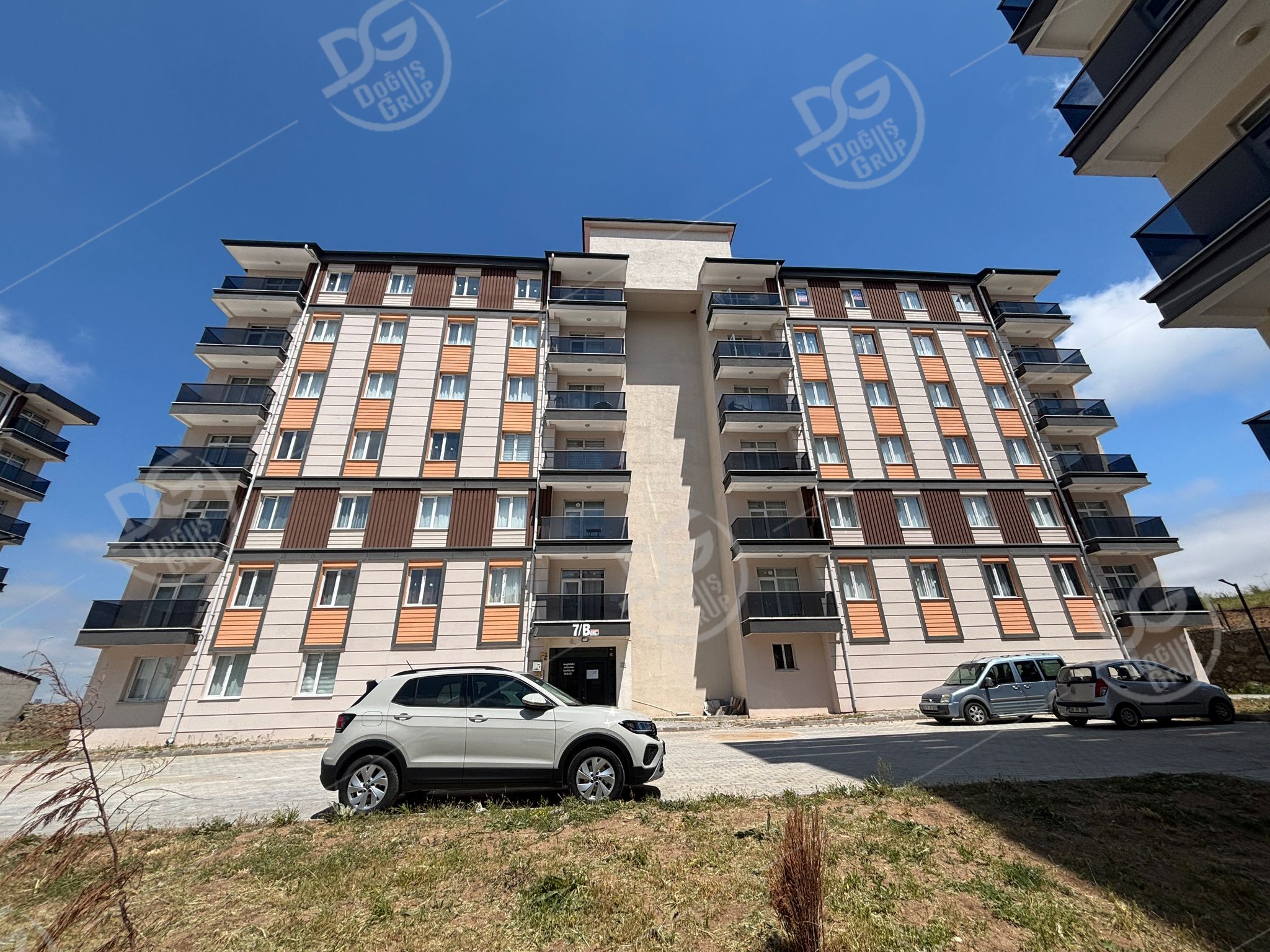 ÜNİVERSİTE BÖLGESİNDE ARA KAT 2+1 EŞYALI SATILIK DAİRE