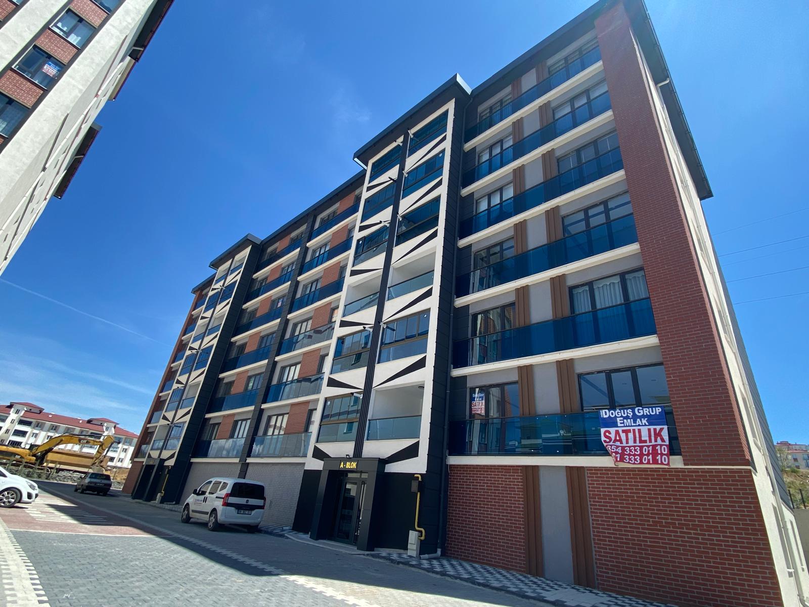 ÜNİVERSİTE YOLU ÜZERİ SIFIR VE LÜKS YAPILI 4+1 DAİRE