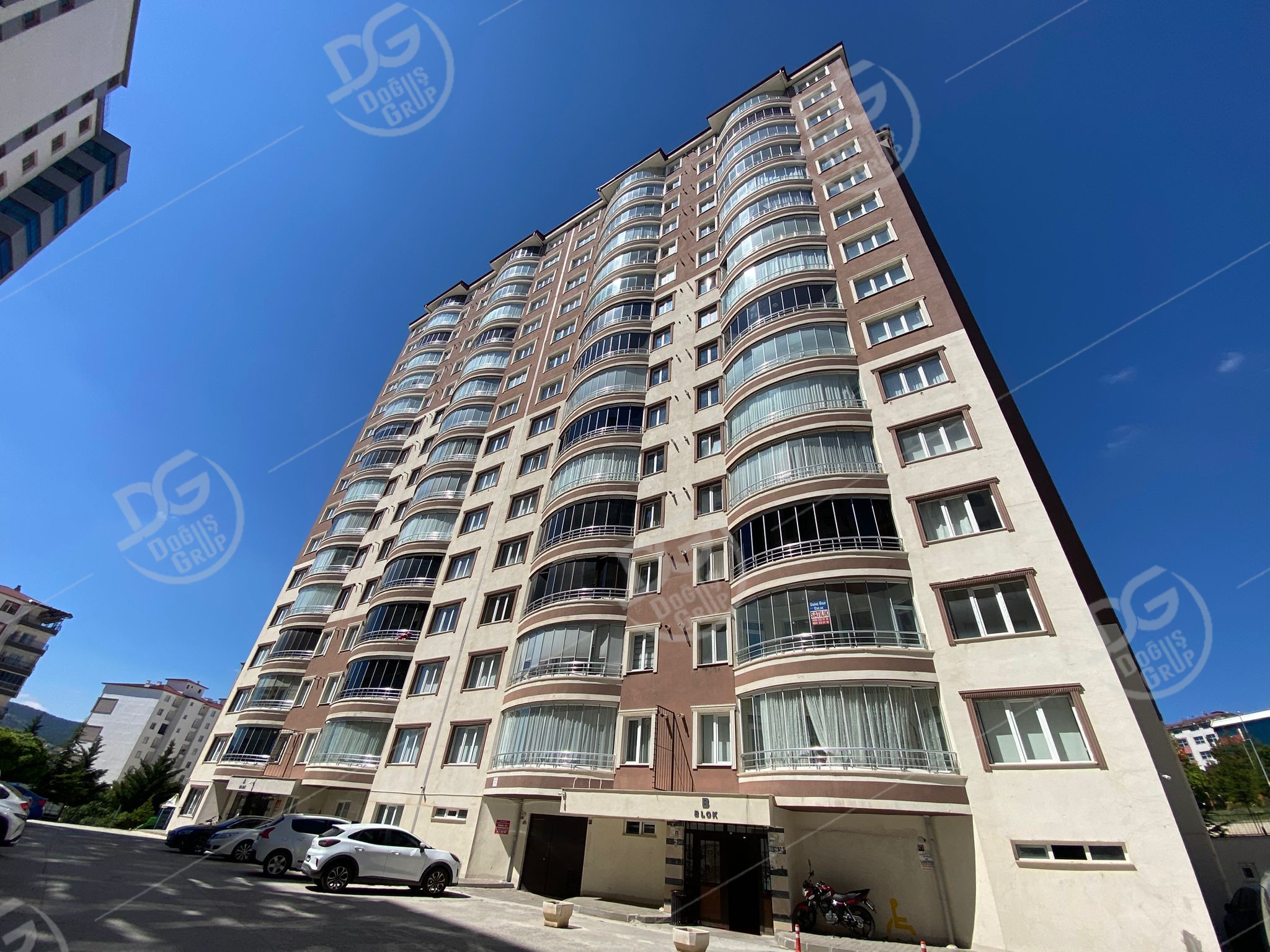 ATAŞEHİR SİTESİNDE ARA KAT 4+1 SATILIK DAİRE
