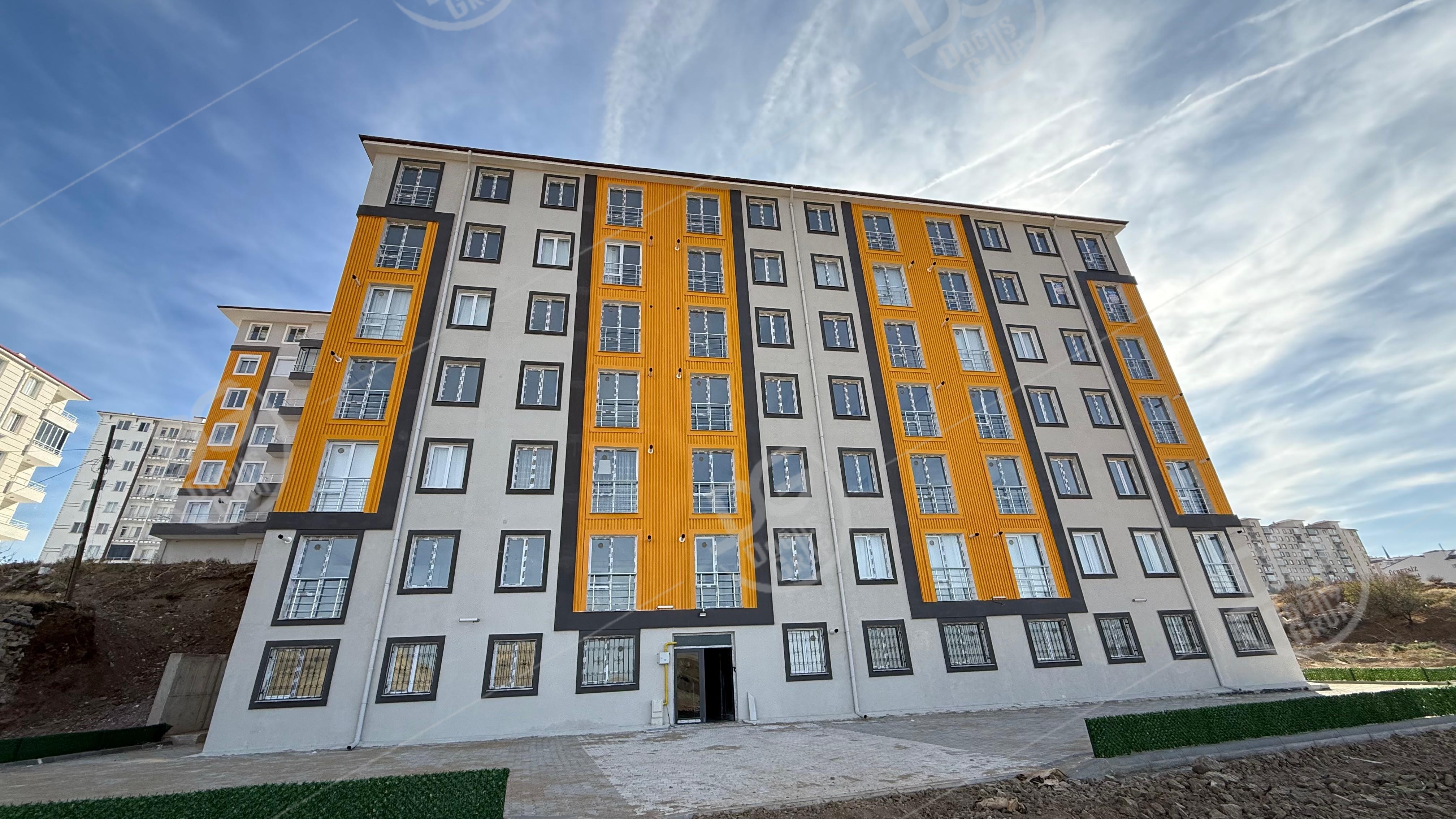 ÜNİVERSİTE YOLU ÜZERİ ARA KAT EŞYALI 1+1 SATILIK DAİRE