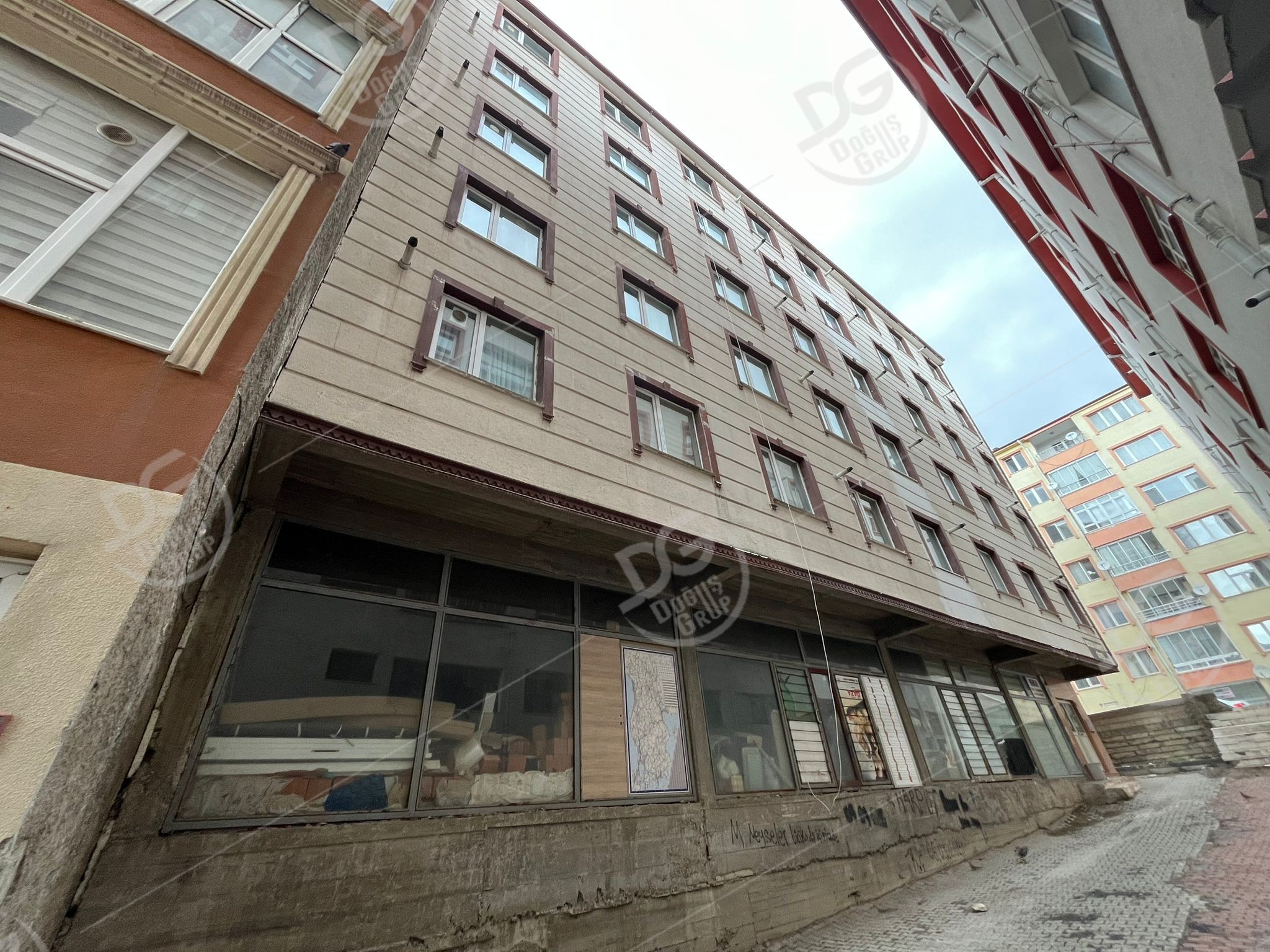 ŞEHİR MERKEZİNDE ARA KAT 1+1 EŞYALI KİRALIK DAİRE