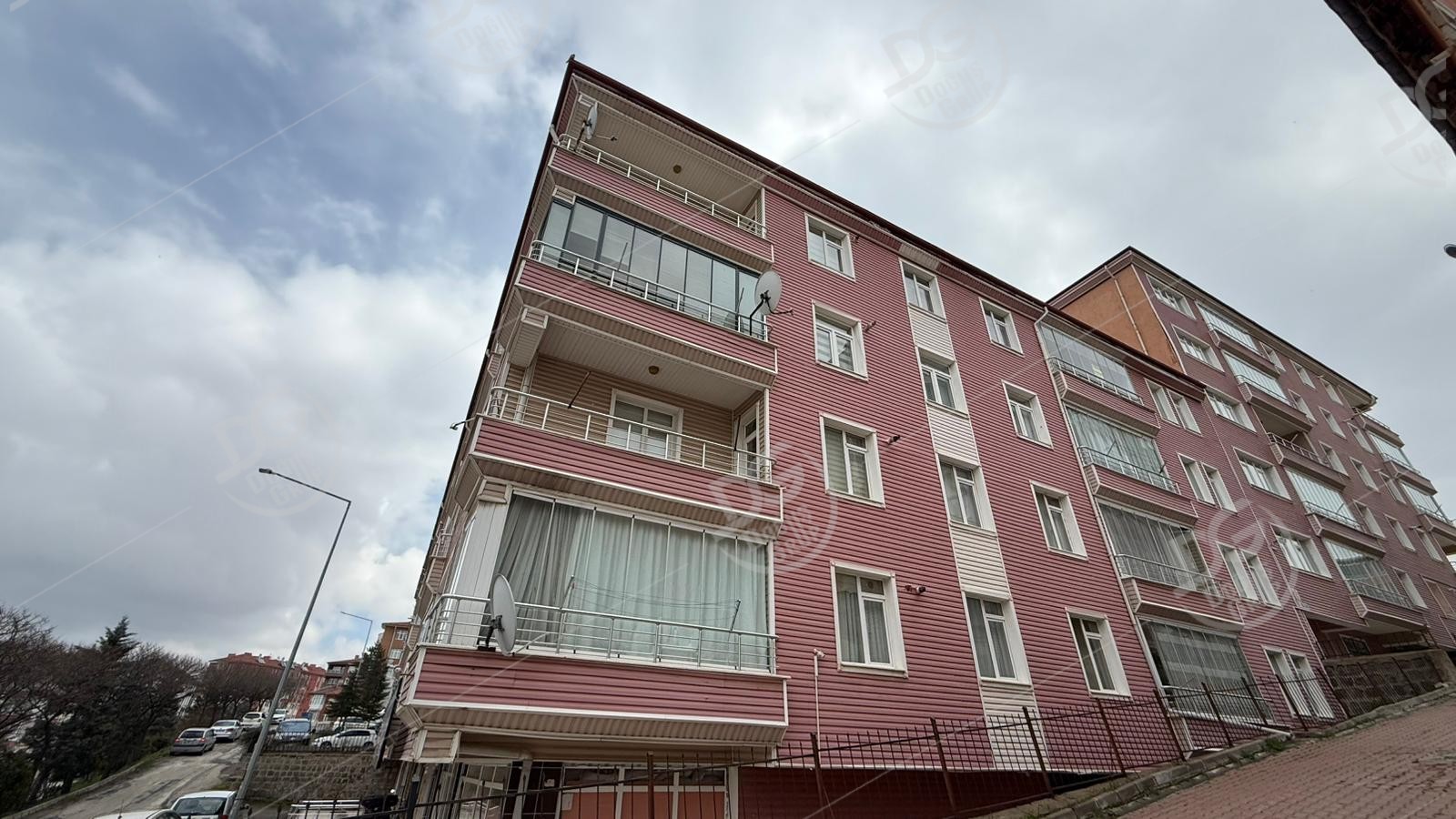 ÇARŞI MERKEZE YÜRÜME MESAFESİNDE SATILIK 3+1  DAİRE