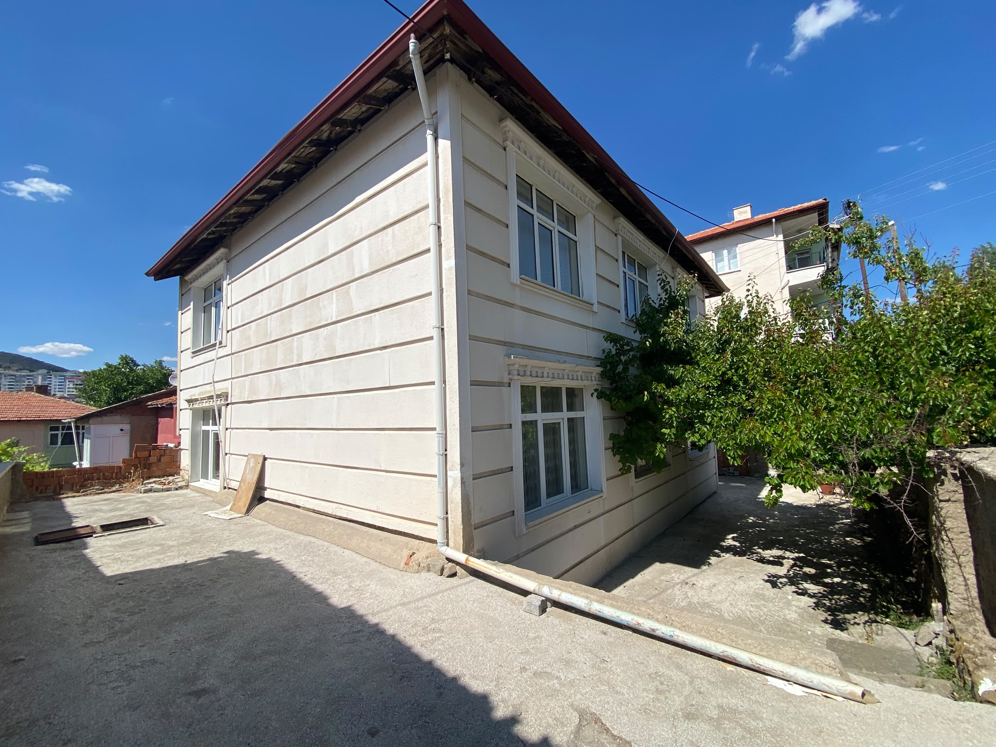 DOĞUŞ 'TAN BAHÇELİ 2 KATLI SATILIK MÜSTAKİL