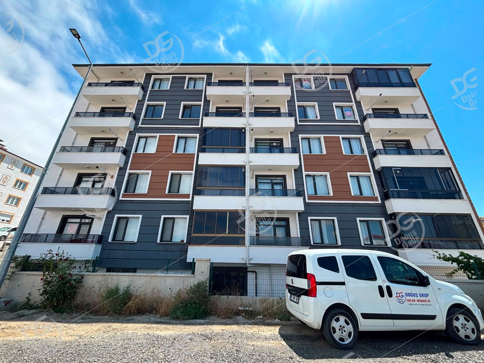 DOĞUŞ'TAN ÜNİVERSİTE YOLU ÜZERİNDE SATILIK 2+1 DAİRE