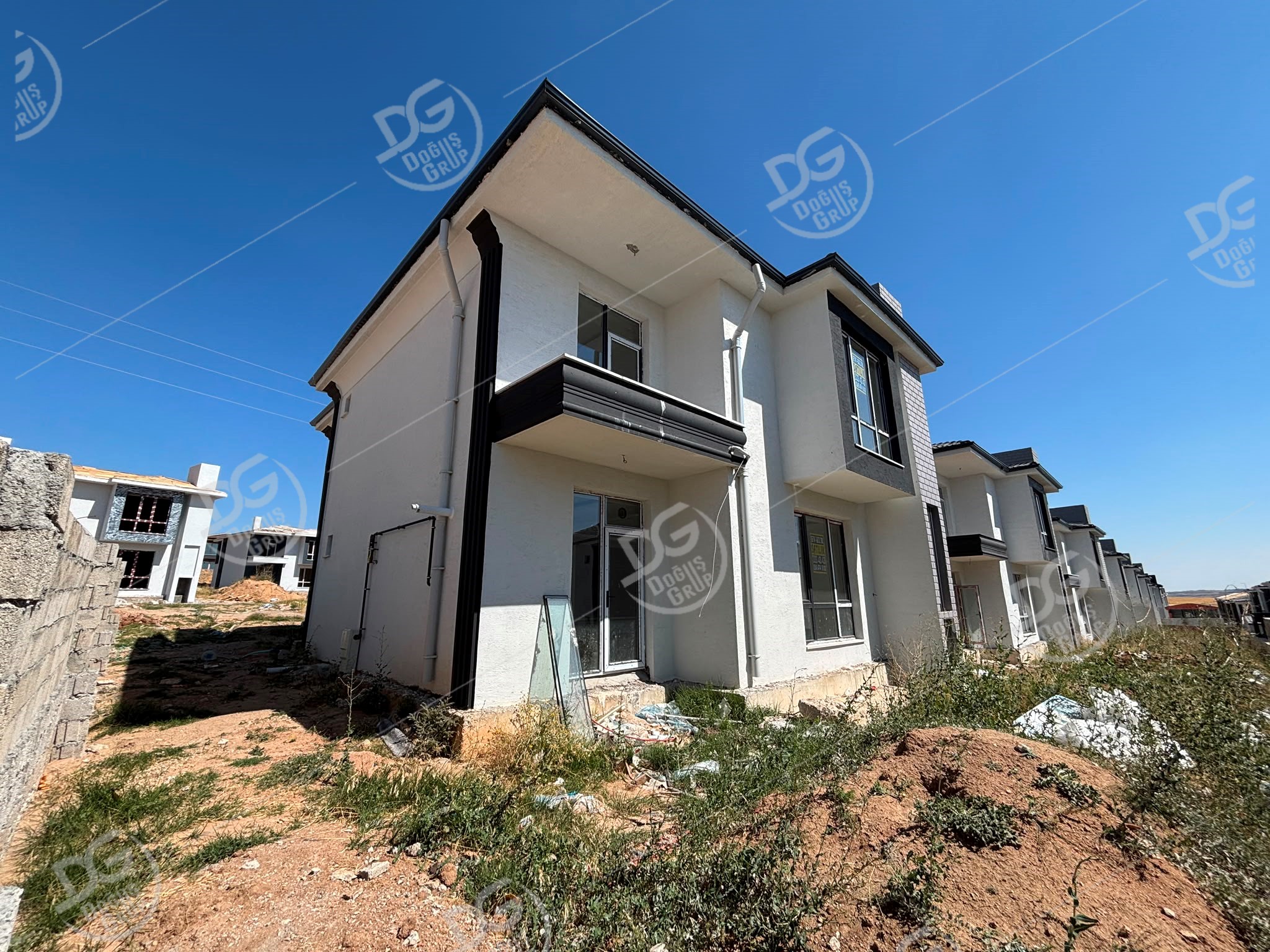 GÜNEYKENT VİLLALARINDA FULL YAPILI SATILIK 4+1 VİLLA