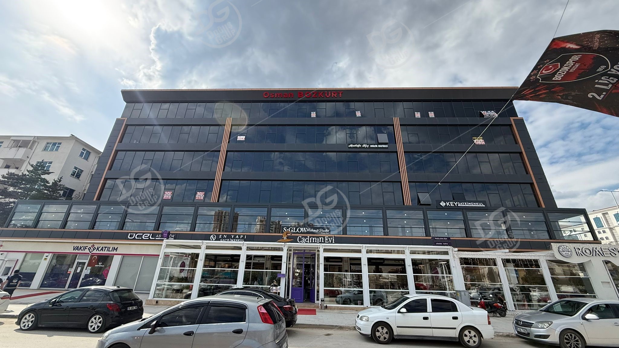PRESTİJLİ İŞ MERKEZİ OSMAN BOZKURT'TA SATILIK OFİS
