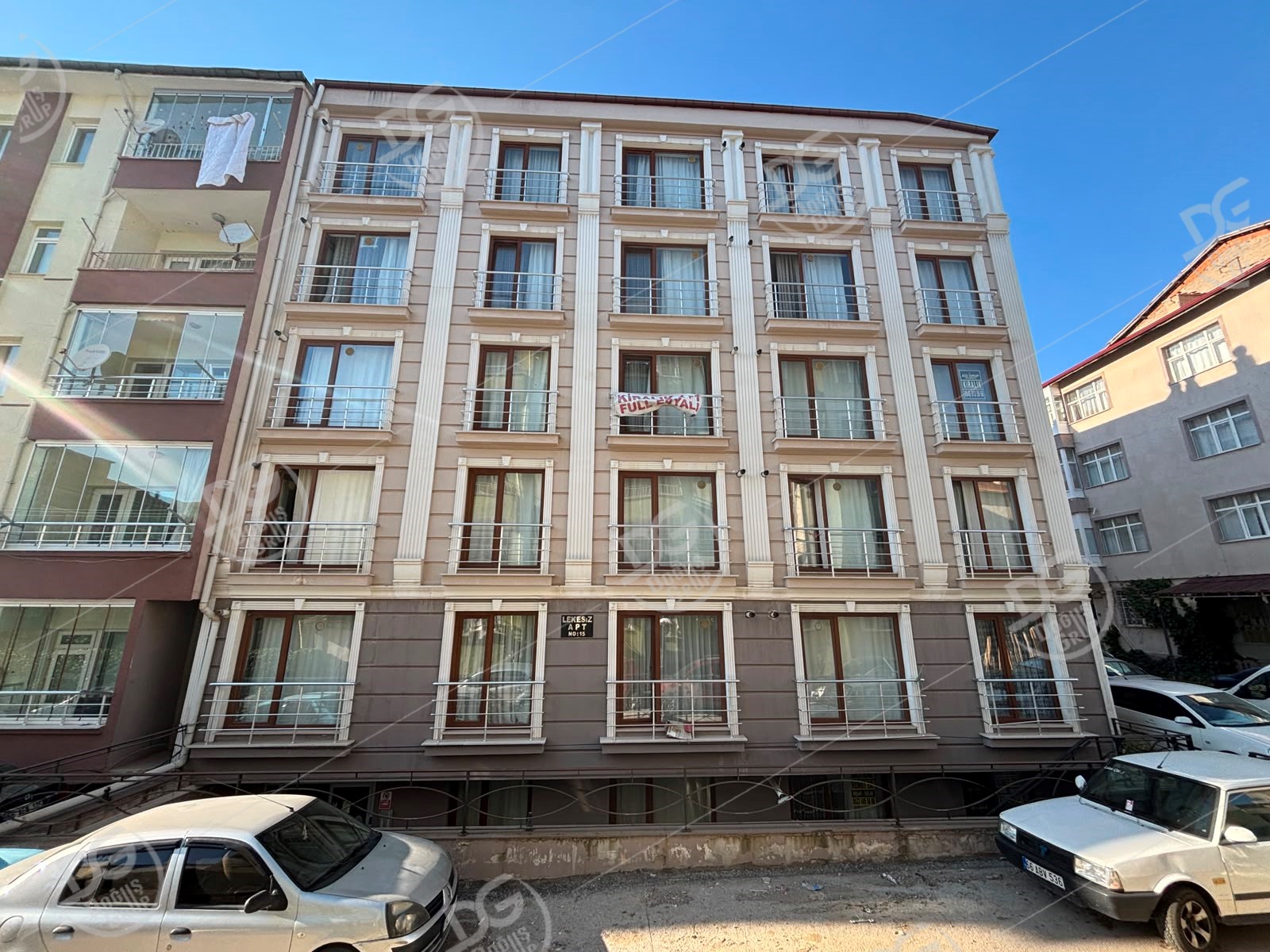 LEKESİZ APARTMANINDA MERKEZE YAKIN SATILIK 1+1