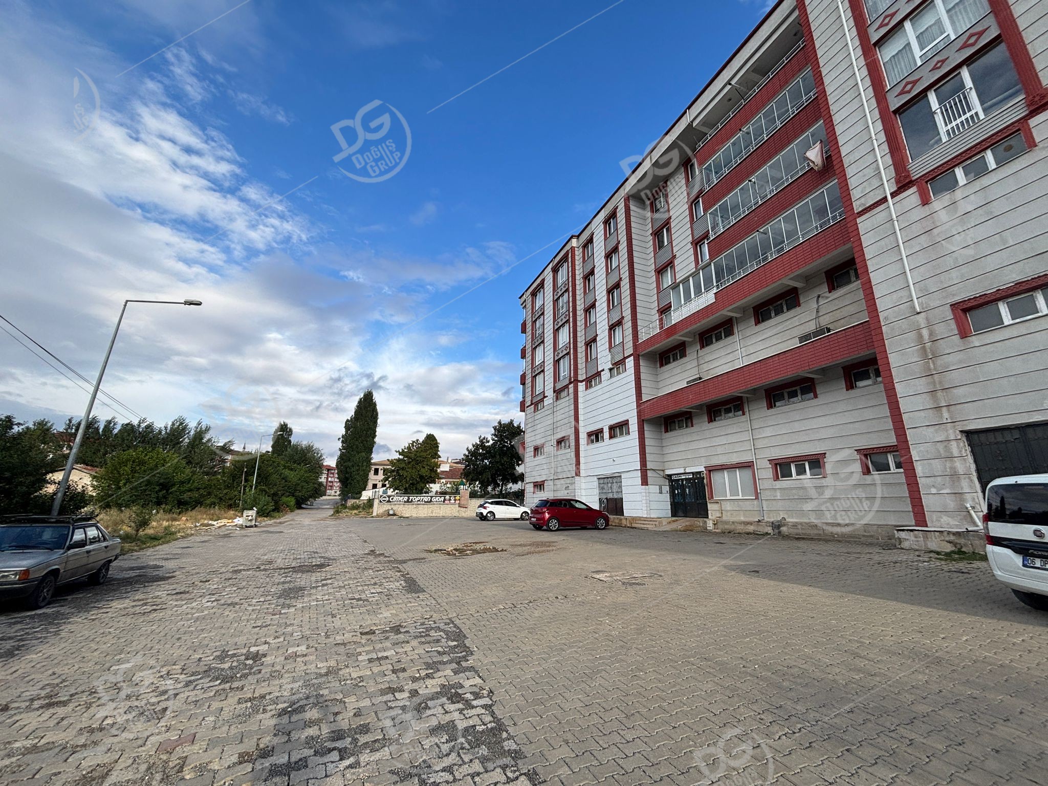 350 M² ANA YOLA YAKIN YÜKSEK TAVANLI GENİŞ GİRİŞLİ DEPO