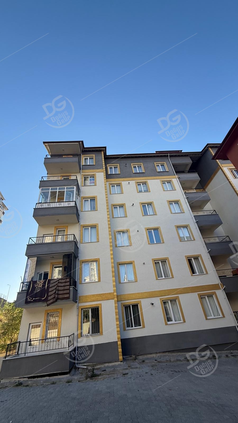 STADYUM YANINDA  2+1 SATILIK DAİRE