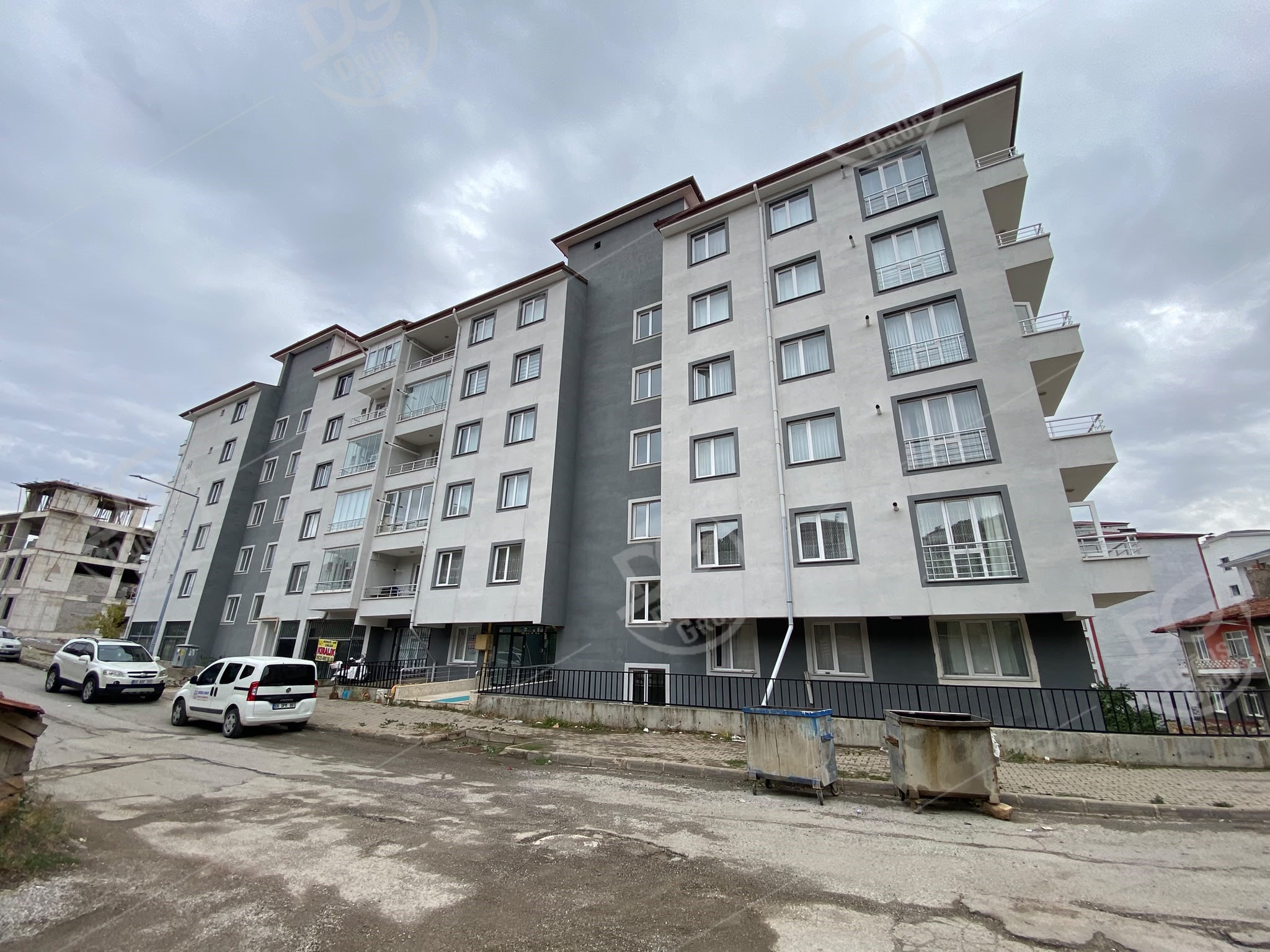 ŞEHİR MERKEZİNDE İÇİ YAPILI 3+1 SATILIK DAİRE