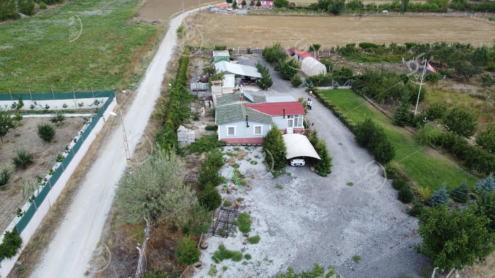 FAKIBEYLİDE SATILIK EV VE BAHÇE