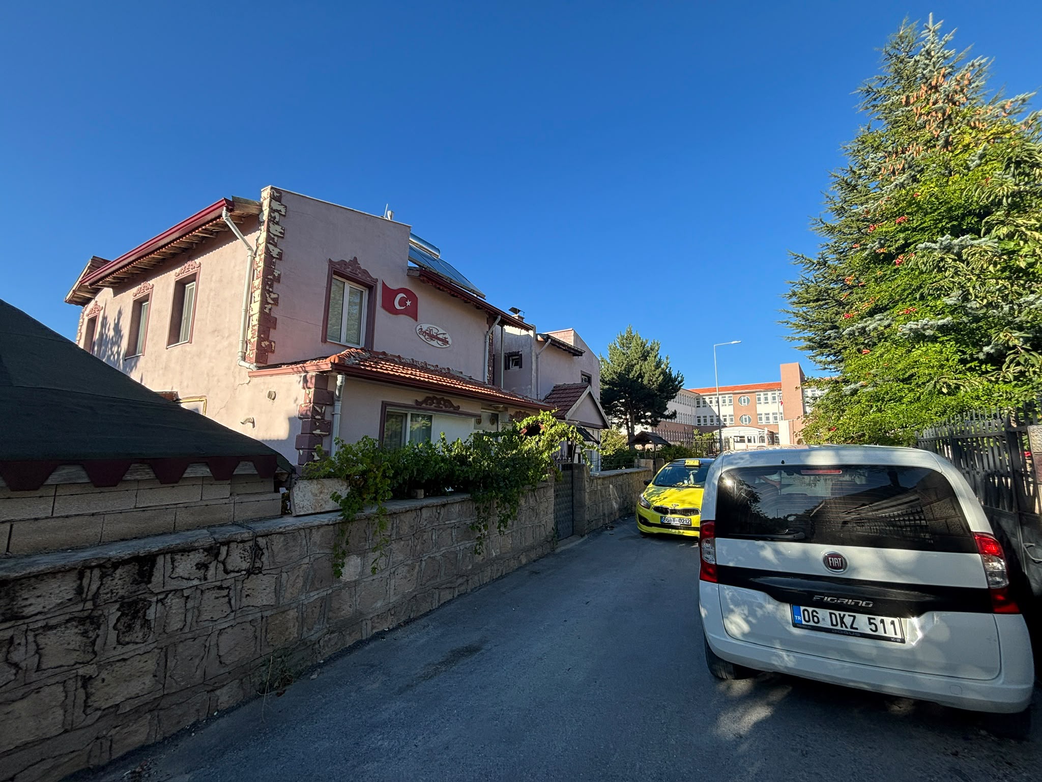BAHÇEŞEHİR MAHALLESİNDE GENİŞ BAHÇELİ SATILIK DUBLEXS