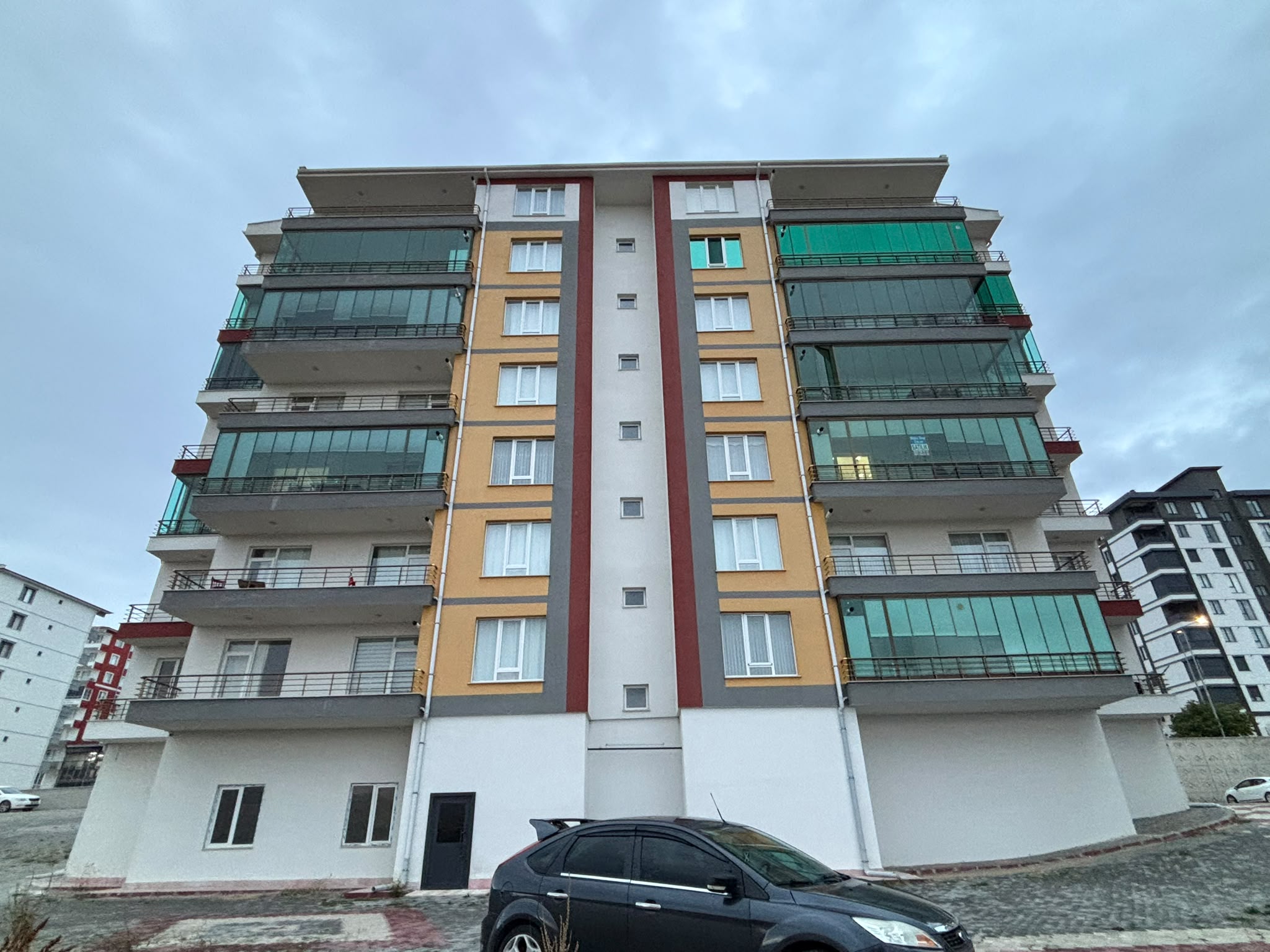 ÜNİVERSİTE YOLU ÜZERİNDE SATILIK 3+1 DAİRE