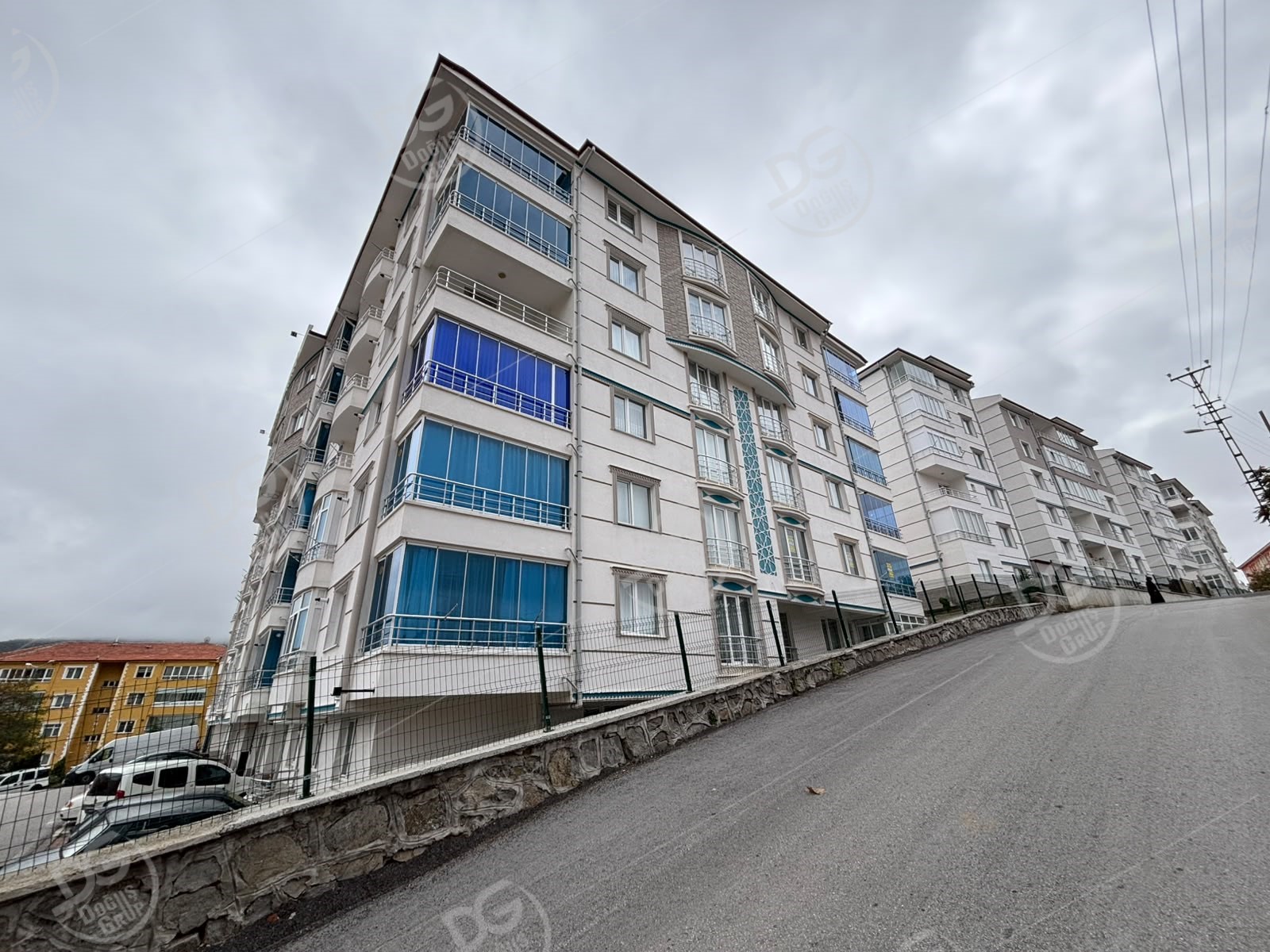 ÇAĞLAYAN MANZARA EVLERİNDE KİRALIK 3+1 DAİRE